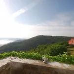 빌라 Rustic With Breathtaking Views