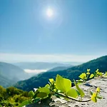Rustic With Breathtaking Views Willa