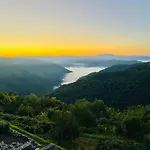 Rustic With Breathtaking Views ヴィラ *