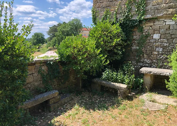 Rustic With Breathtaking Views Oprtalj